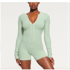 SKIMS light cosy onesie mint NEW